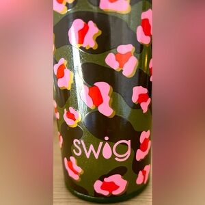 SWIG TUMBLR LARGE PINK GREEN CAMO IN ON THE PROWL! 🐆 cheetah and camouflage!